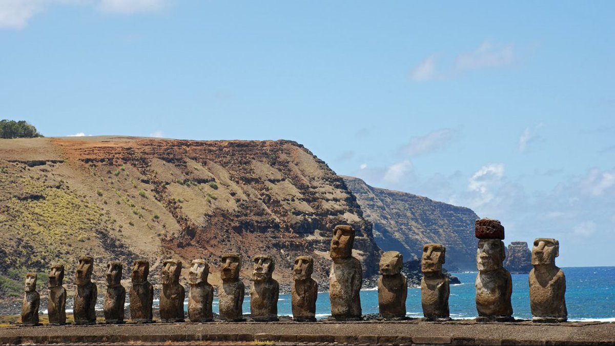 Está lejísimos, si. Pero algún día se juntarán los astros para poder visitar esta isla en medio del pacifico. 
¿Qué? ¿Iríais? #RapaNui #IslaDePascua