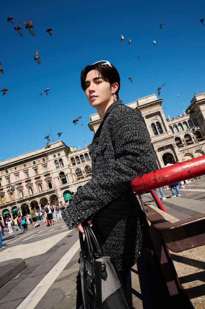 zee_pruk's tweet image. Focus on the Good  @dolcegabbana 

#ZeePrukxDGstreetstyle
#DGSS24
#DGxZeePruk
#DolceGabbana