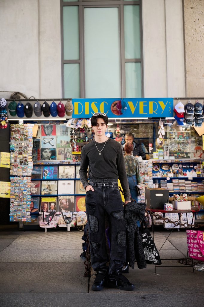 zee_pruk's tweet image. Focus on the Good  @dolcegabbana 

#ZeePrukxDGstreetstyle
#DGSS24
#DGxZeePruk
#DolceGabbana