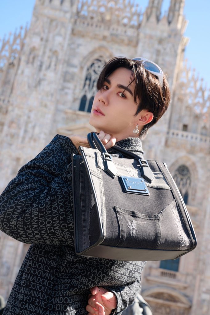 zee_pruk's tweet image. Focus on the Good  @dolcegabbana 

#ZeePrukxDGstreetstyle
#DGSS24
#DGxZeePruk
#DolceGabbana