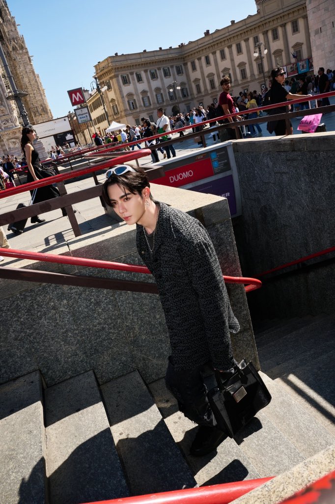 zee_pruk's tweet image. Focus on the Good  @dolcegabbana 

#ZeePrukxDGstreetstyle
#DGSS24
#DGxZeePruk
#DolceGabbana