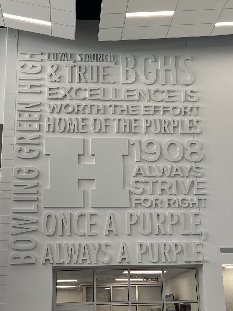 photogrl68's tweet photo. The new Bowling Green High is SPECTACULAR!! The classrooms and amenities are top notch.
They have outdoor Jenga, Connect 4, and ping pong tables. We had a smoking patio. π
#classof86
#onceapurplealwaysapurple https://t.co/twltZ7m4ve