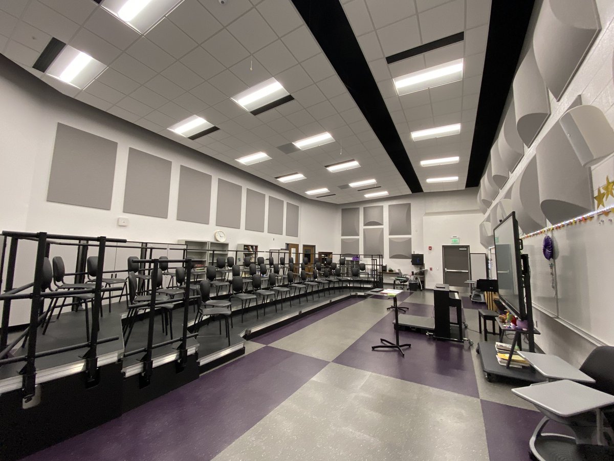 photogrl68's tweet photo. The new Bowling Green High is SPECTACULAR!! The classrooms and amenities are top notch.
They have outdoor Jenga, Connect 4, and ping pong tables. We had a smoking patio. π
#classof86
#onceapurplealwaysapurple https://t.co/twltZ7m4ve