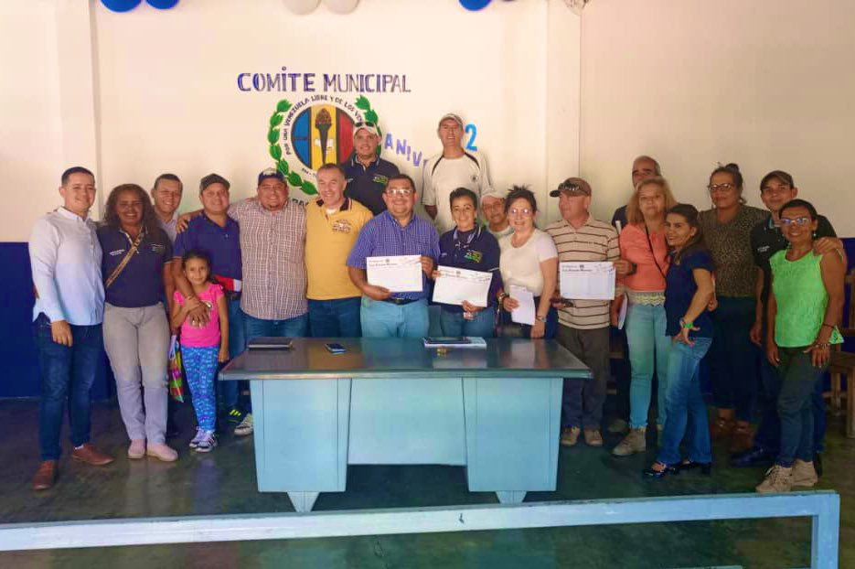 laidygomezf's tweet photo. #24Sep ADecos del Tachira activos y organizándose por todos los rincones de nuestra tierra andina, dispuestos a trabajar sin descanso por el país que todos anhelamos 🙏🏻

La Venezuela de oportunidades para todos 🇻🇪🏳️🙏🏻

#Seboruco #Bolivar #CapachoViejo #Guasimos  @ADVenezuelaa https://t.co/UkyDHhnhTO