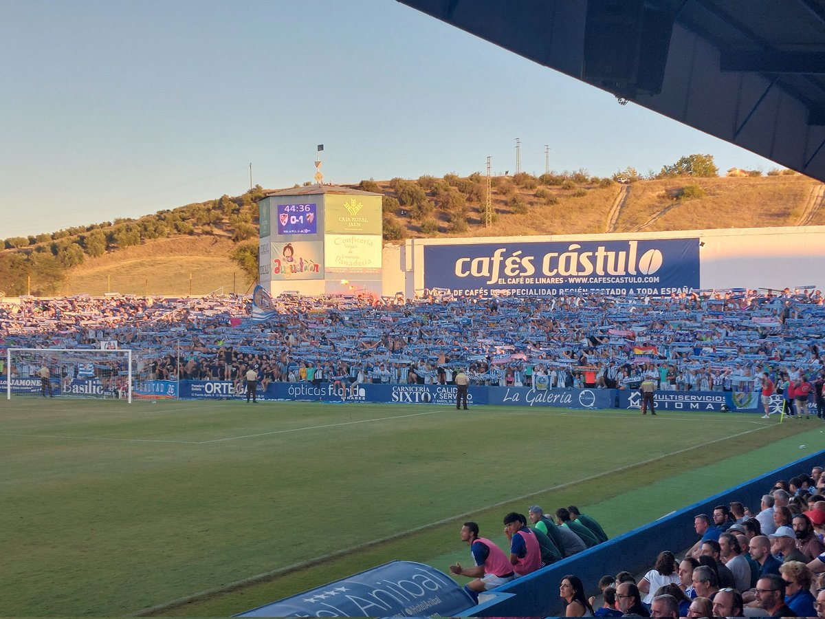 laconia480's tweet photo. Hay clubes tan pobres que solo tienen títulos. Te quiero @MalagaCF 💙 https://t.co/bYhihry6aS