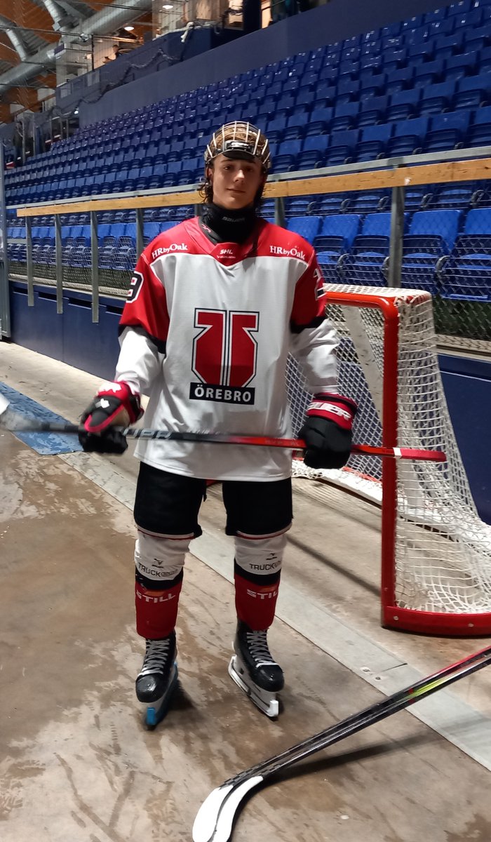 Sympatic supertalented quickskating R-shooting Slovak D, 16 yr old Luka Radivojevic had 5A in HlinkaGretzky cup. In Swedish Örebro J20 he has 10GP, 1+7, +6, In todays game 1A  & 2 SOG. GREAT toolbox, great cross overs. Father Branko with 430 gp NHL & 328 GP KHL #2025nhldraft