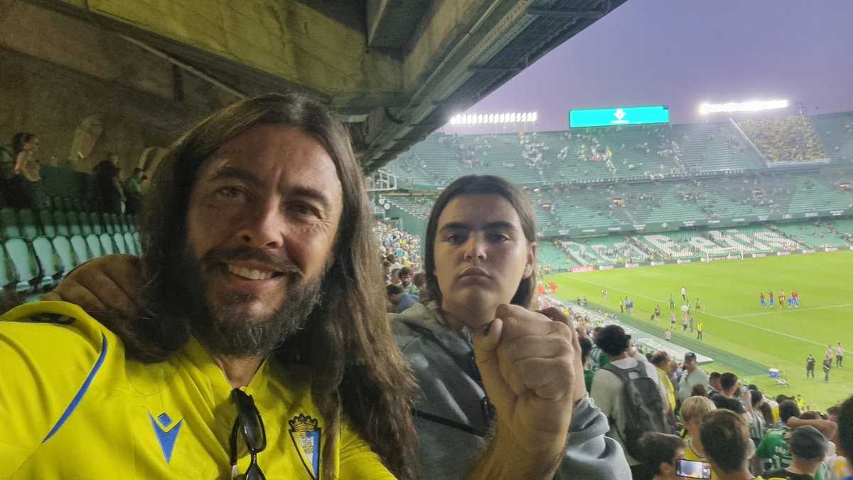 ElRamos666's tweet photo. Puntazo gordo y sufrido, como siempre. Forza CÁDIZ!!! #BetisCadiz #quéjartiblejoaquín https://t.co/xaClBzkLfB