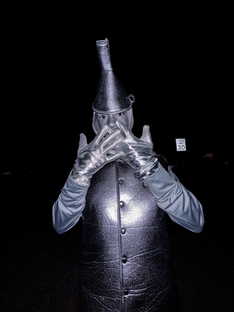 MarlonSolomon16's tweet image. Tins Tins Tins Across the Board 🩶

#Beyonce #RENAISANCEWorldTour #tinman #wizardofoz #explorepage #slidesomeoiltome #crisco