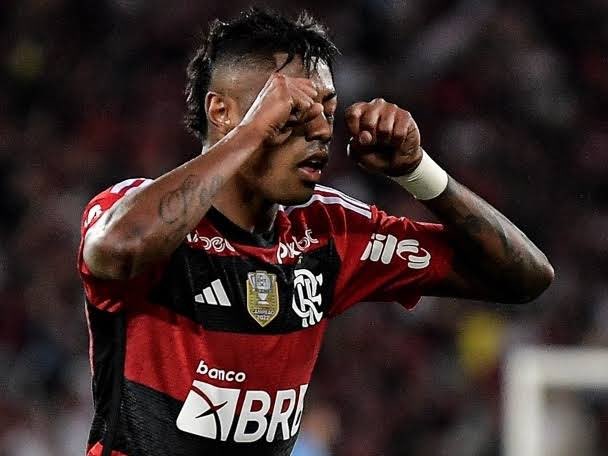 MeuBotafogo's tweet photo. Esperto é o Bruno Henrique, que sabia que ia tomar um sacode do São Paulo e começou a chorar com antecedência pra não sobrar muita lágrima 😂😂😂 https://t.co/tdbzetTn8u