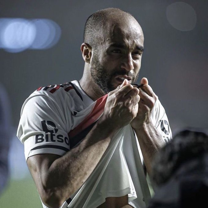 centralfutnet's tweet photo. "Deixe o Tottenham e vença um título" número 924928487 https://t.co/SdvgHGO55s
