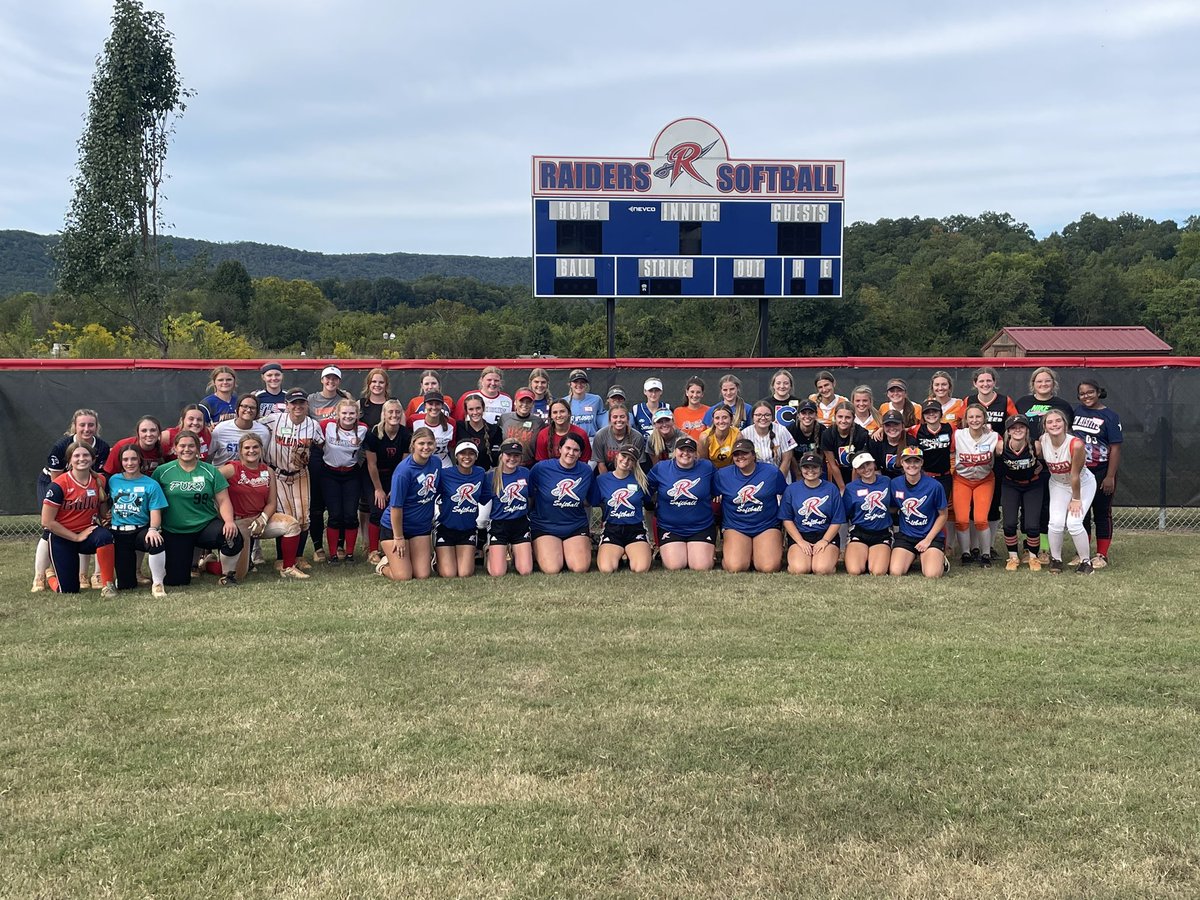 RoaneStSoftball's tweet photo. Thank you all for coming! https://t.co/7MVGWOkICN