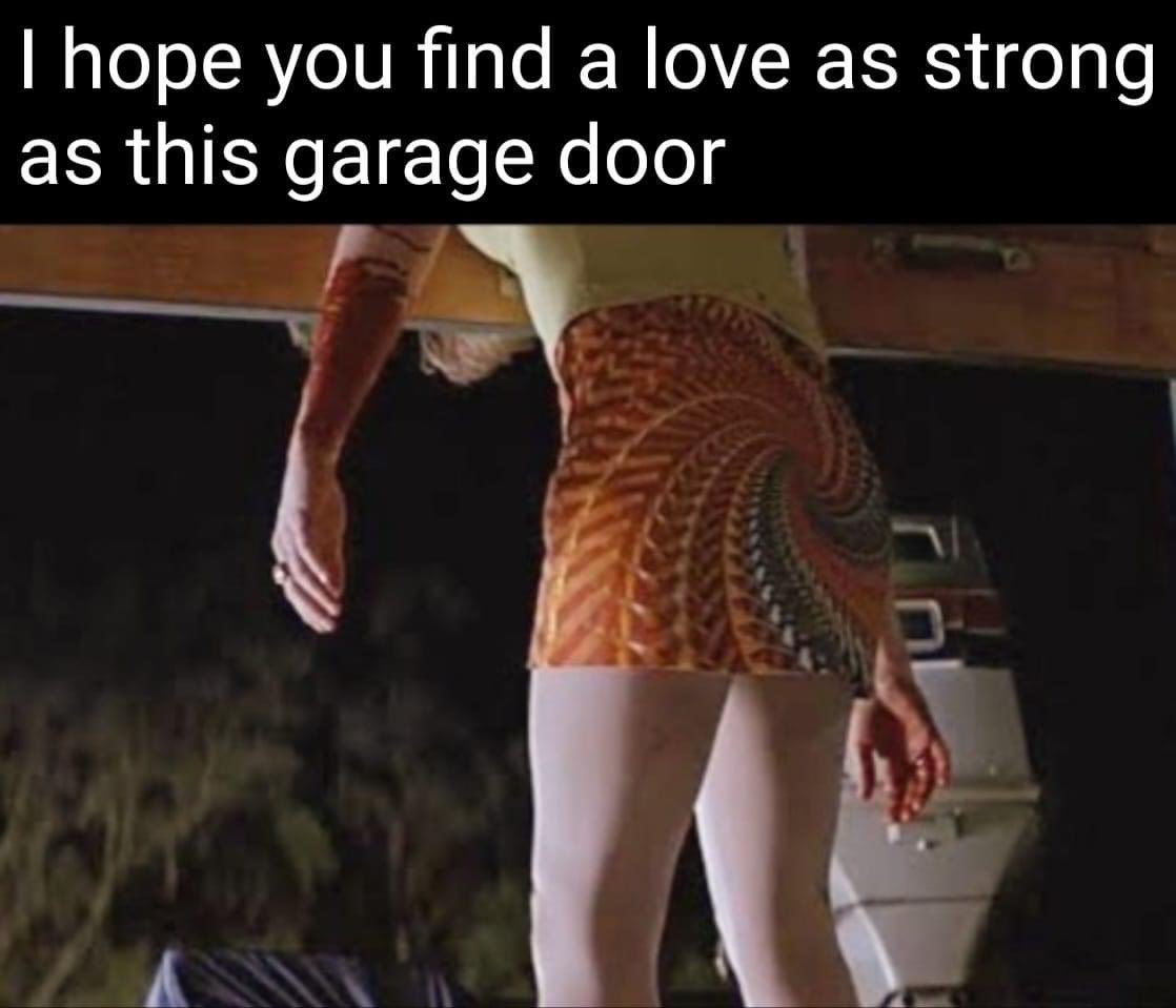 tylerstapes's tweet photo. Horror fans know how strong that door was 💪🏼 https://t.co/7hwUDajIAn