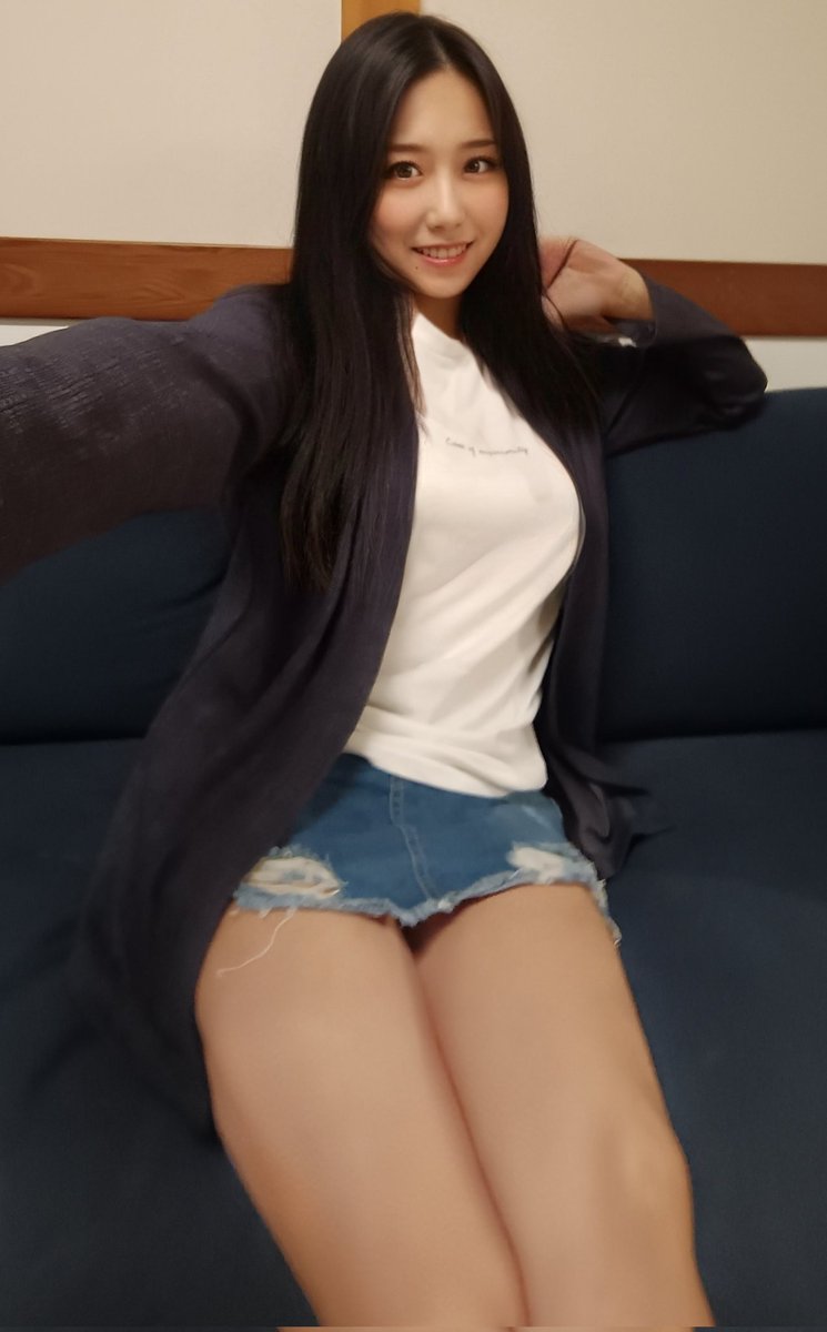 daysblue1's tweet image. おはろー😆
今週も始まりました〜🤗
ダイエット始めて約1週間
3kgほど落ちてきましたよ😁✌
因みに
拡大しても見えないですよ😅
＃カコジョ
＃faceapper