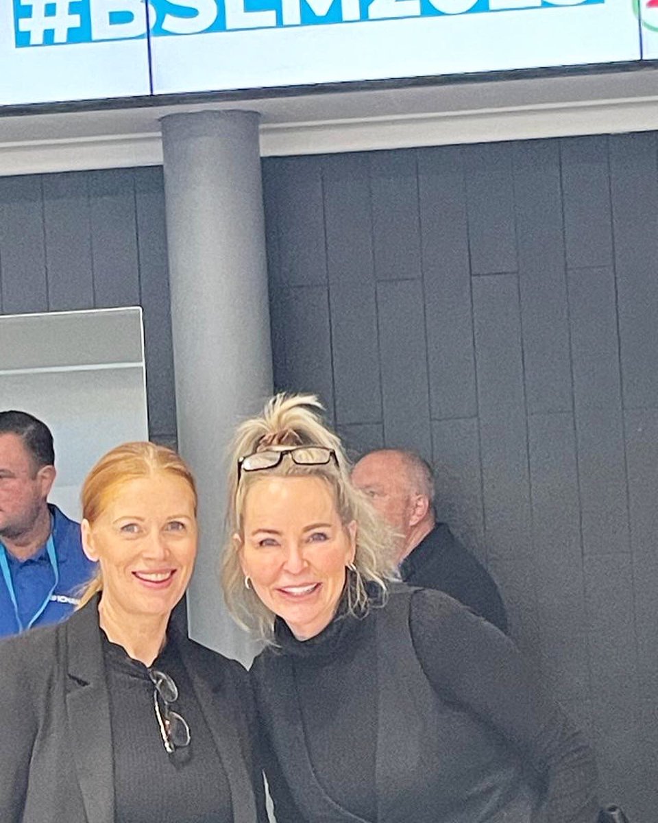 april_nolan's tweet photo. A few early starts for the #bslm2023 #mancentral 🥱 The event was full of energy with positive vibes EVERYWHERE 🤩. A fun and lively conference ♥️ #aprilandbev #enthusiasm #positivevibes #lifestyle #wellbeing https://t.co/OKoMo7PIGO