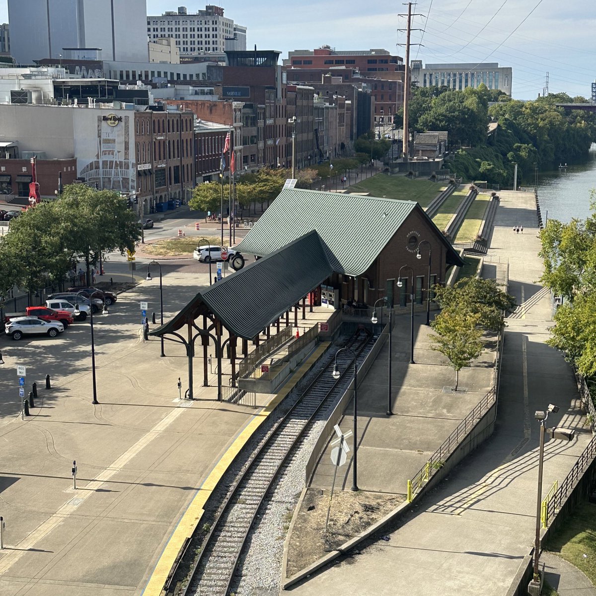the_transit_guy's tweet photo. I just think that a city of 700,000 people deserves a main train station that’s far bigger than this with a lot more frequent and fast rail connections. https://t.co/9MEiqcUQZt