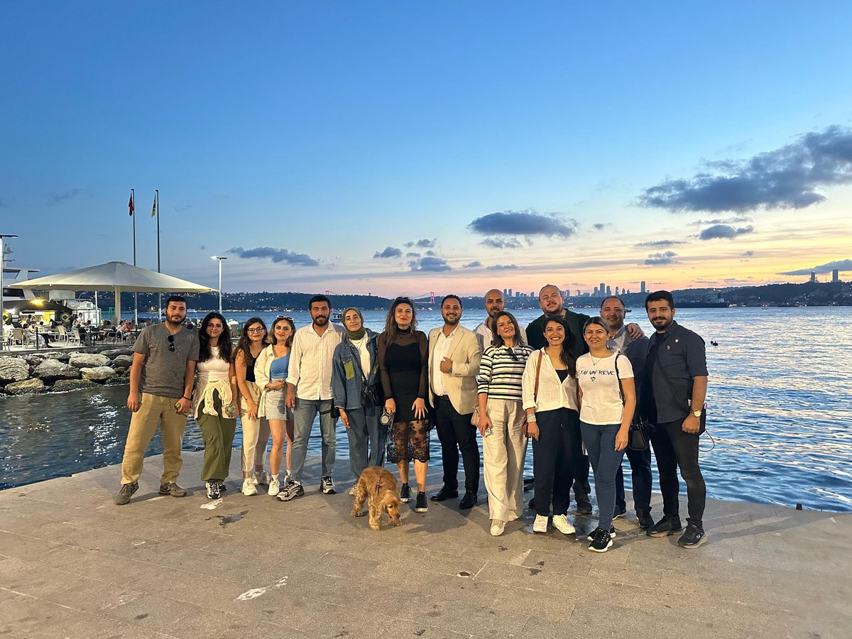 Dilerim  ki sağlık camiasında farkındalık yaratmak adına bu birliktelik ilklerin kapısını aralamaya vesile olur. En az İstanbul kadar güzel,
En az İstanbul kadar özel bu buluşma için her birinize canı gönülden teşekkür ederim.