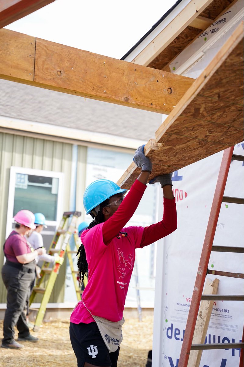 Last weekend I joined a community of 370 @HabitatMonroeCo women+ volunteers to help build two houses over 12 days. It was exciting to be a part of something to empower women & create affordable homeownership opportunities in our community!