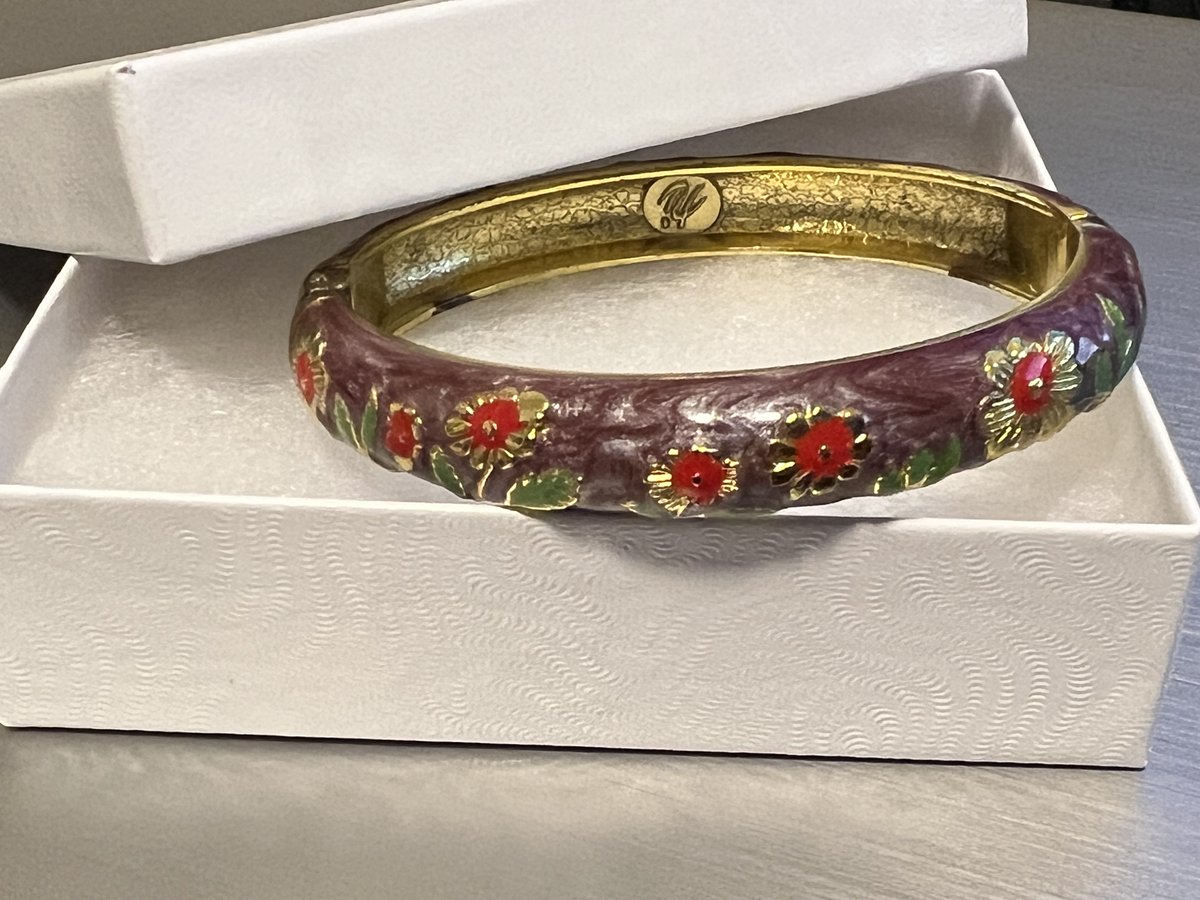 VINTAGE Jiu Long Xing Bracelet #Bangle VIOLET RED ROSES #Cloisonne Hinge Floral #designerSigned #jewelry #vintagejewelry #enameljewelry #signed #ebayfinds #banglebracelet #giftideas #funfashion #violet #redroses ebay.com/itm/2664188084… #eBay via @eBay