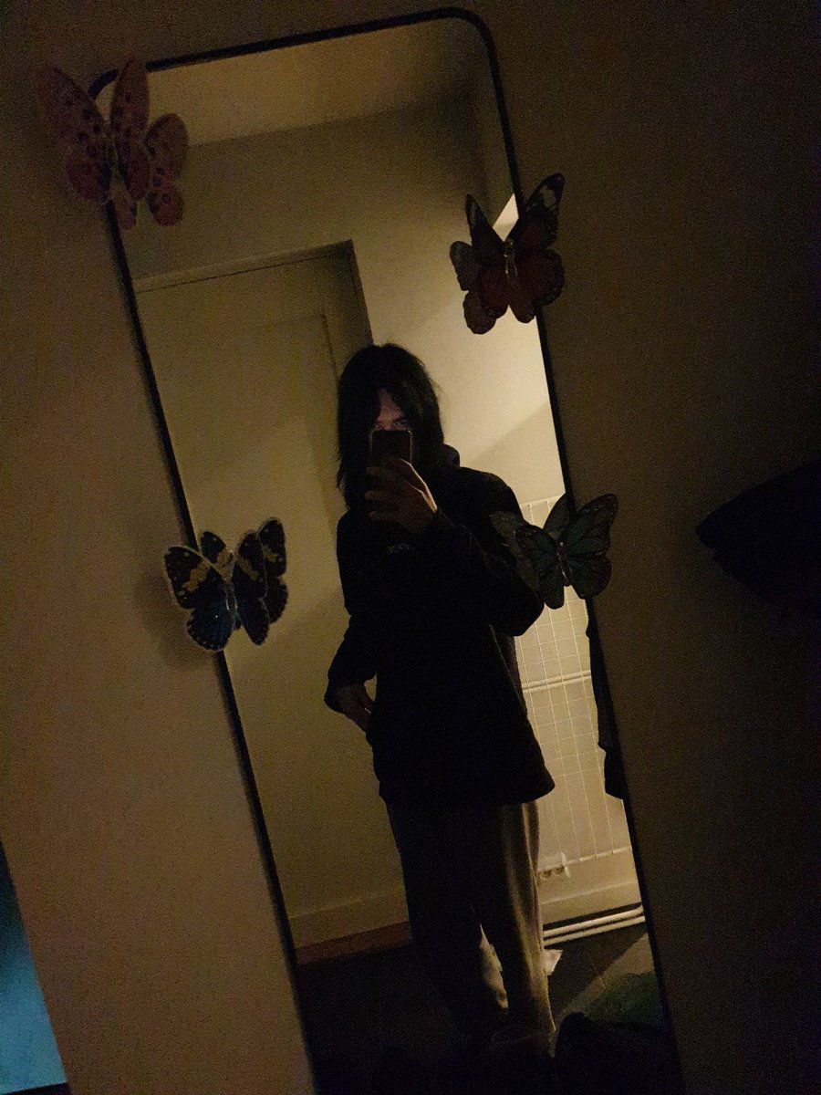 _Ssaber's tweet photo. Black or white hair? Neither? https://t.co/GN2fk4EZRR