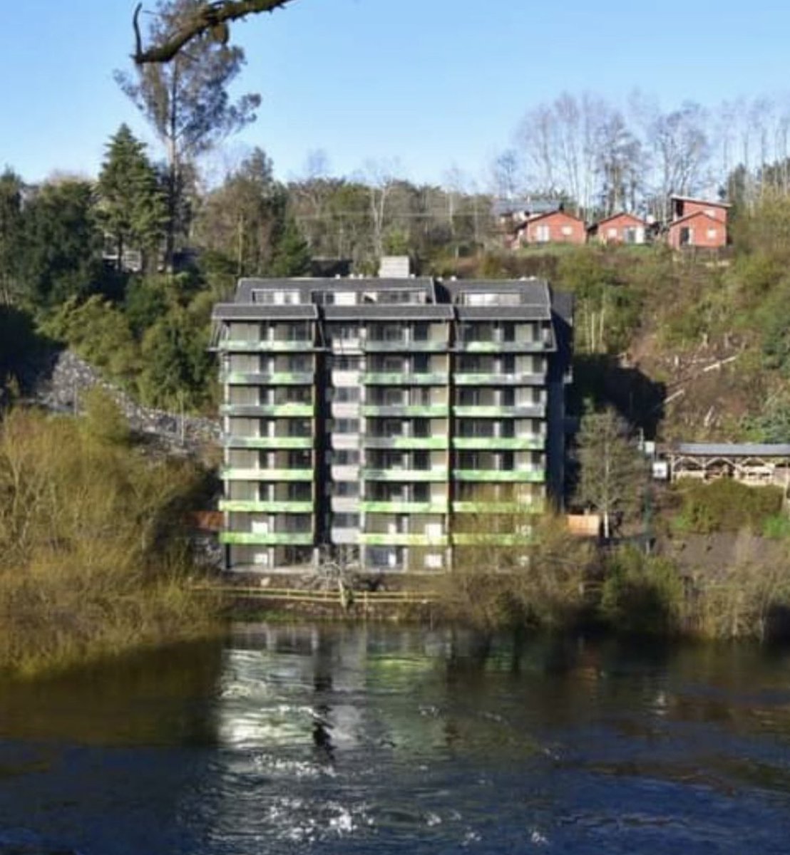 DefendamsChiloe's tweet photo. Repite conmigo :
NO SE DEBE CONSTRUIR EN HUMEDALES 
NO SE DEBE CONSTRUIR EN HUMEDALES 
NO SE DEBE CONSTRUIR EN HUMEDALES 
🤦🏻‍♂️
Rio tolten , Villarrrica

@Sepulinares #megaimpacto https://t.co/s7H5L6sCTj