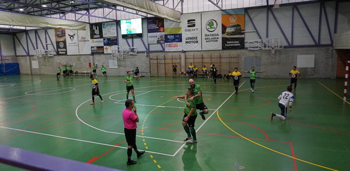 SanPruAD's tweet photo. 𝗣𝗥𝗘𝗙𝗘𝗥𝗘𝗡𝗧𝗘 𝗙𝗨𝗧𝗦𝗔𝗟

Victoria del equipo colegial, el equipo consiguió remontar el 0-1 inicial, pese a ser superiores todo el partido, el ambiente en las gradas del SanPru Arena espoleó a los verdes para el 4-2 final.

𝗦𝗮𝗻𝗣𝗿𝘂 4-2 Maicker’s

#MareaVerde https://t.co/rgsDTklIlG