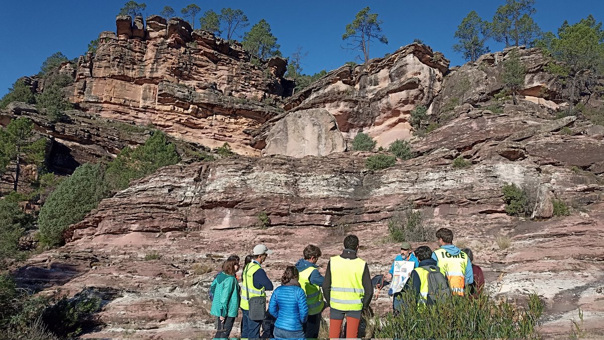 comgeosed's tweet photo. En el segundo día hemos comenzado con depósitos fluviales triásicos del Buntsandstein, con Raúl de la Horra, y acabado con una excelente visita guiada al magnífico @MuPaclm de #Cuenca. Muchas gracias a todos los asistentes a la reunión, y a la @sgeologica por apoyar la comisión! https://t.co/gtJ1MEg6wE