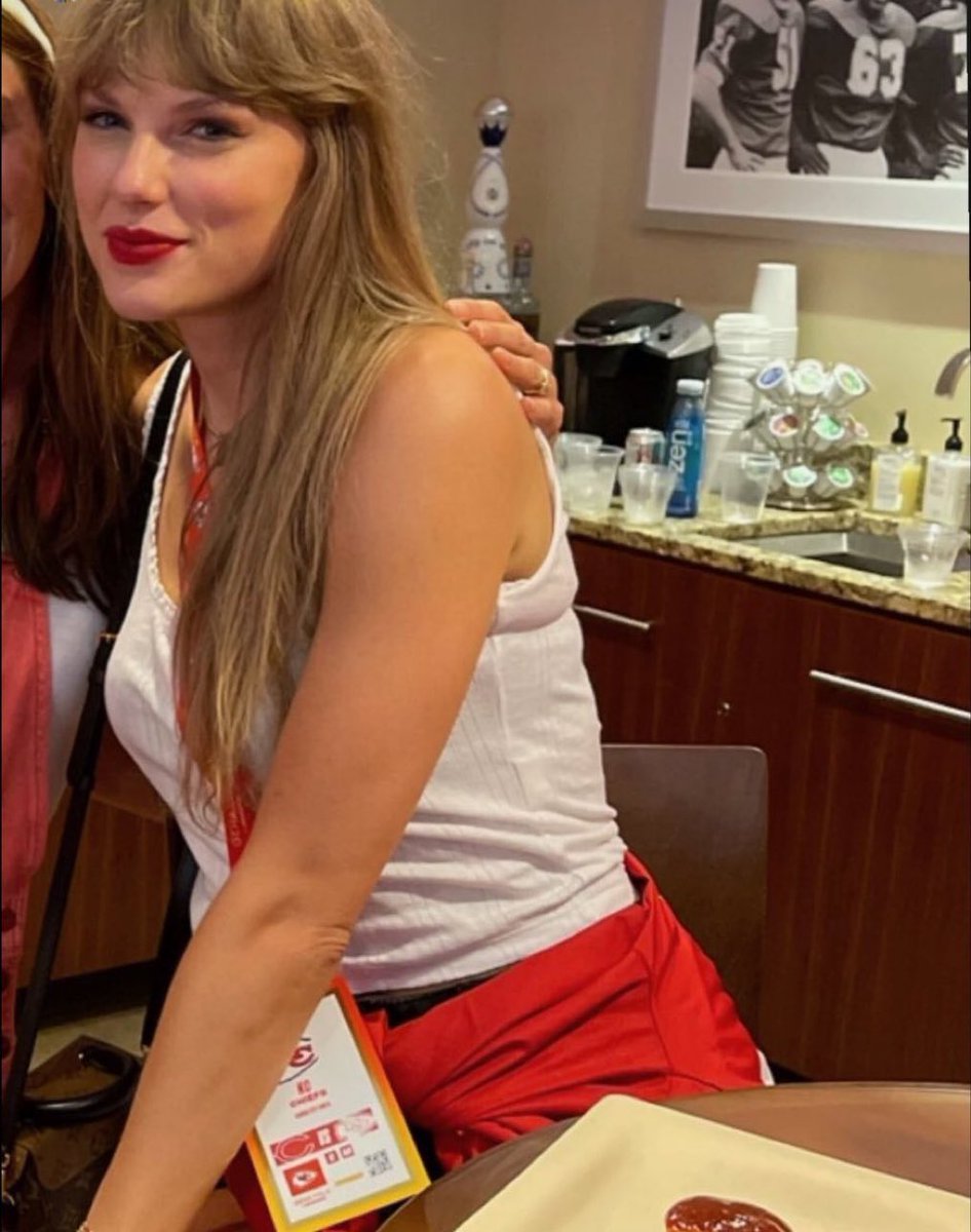 okay ppl who are not miserable, rt if you’re happy if taylor is happy 
#ARIAsTaylorSwift