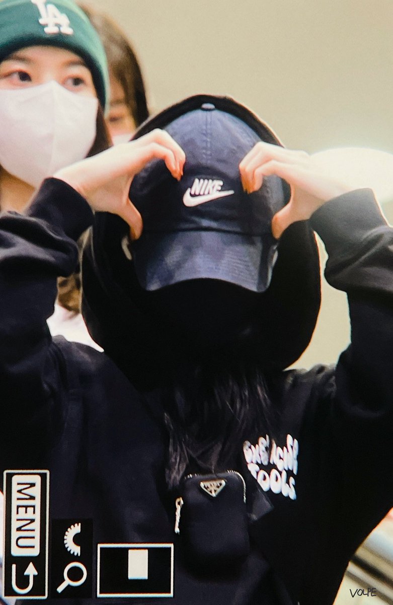 Ǝꓒ⅂O𐌡 tweet media