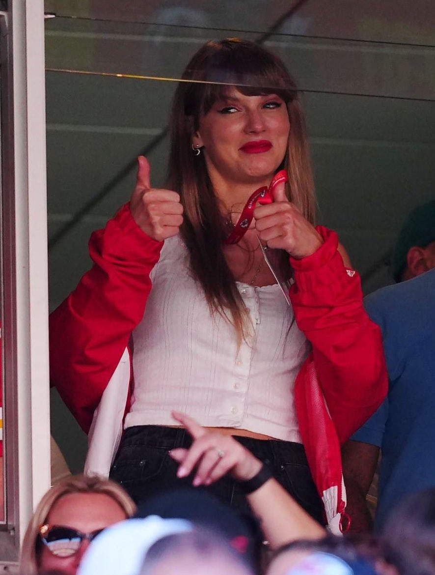 TSwiftNZ's tweet photo. SPORTS! 👍 https://t.co/WEwKJ80D5g