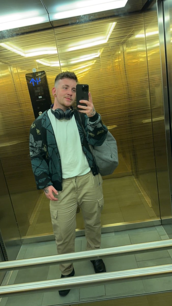 the short boy from your soggy dreams tweet media
