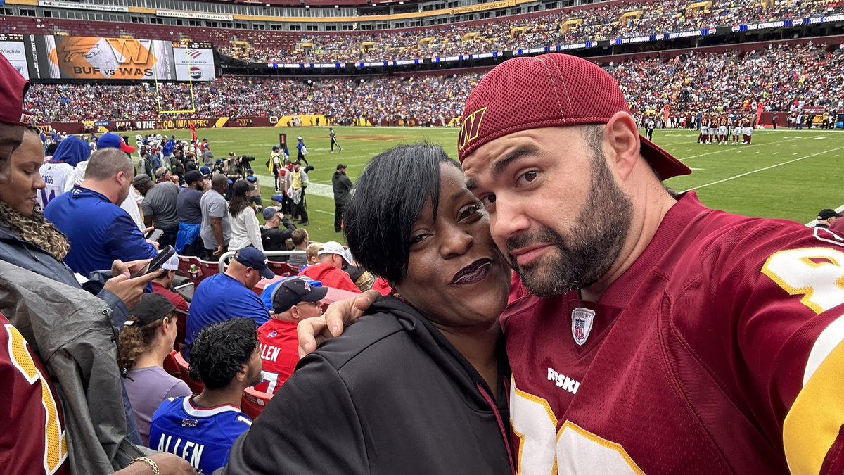 met <a href="/rihanna/">Rihanna</a> at the #Commanders game!