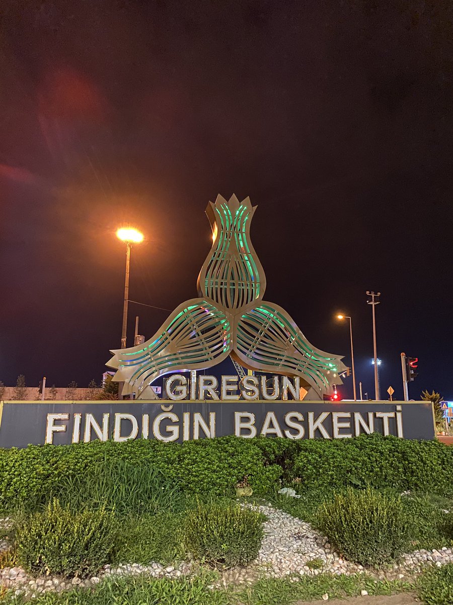 esattaknn's tweet photo. ne kahrın çekilir
ne de senden vazgeçilir https://t.co/o3jdlScU6Y