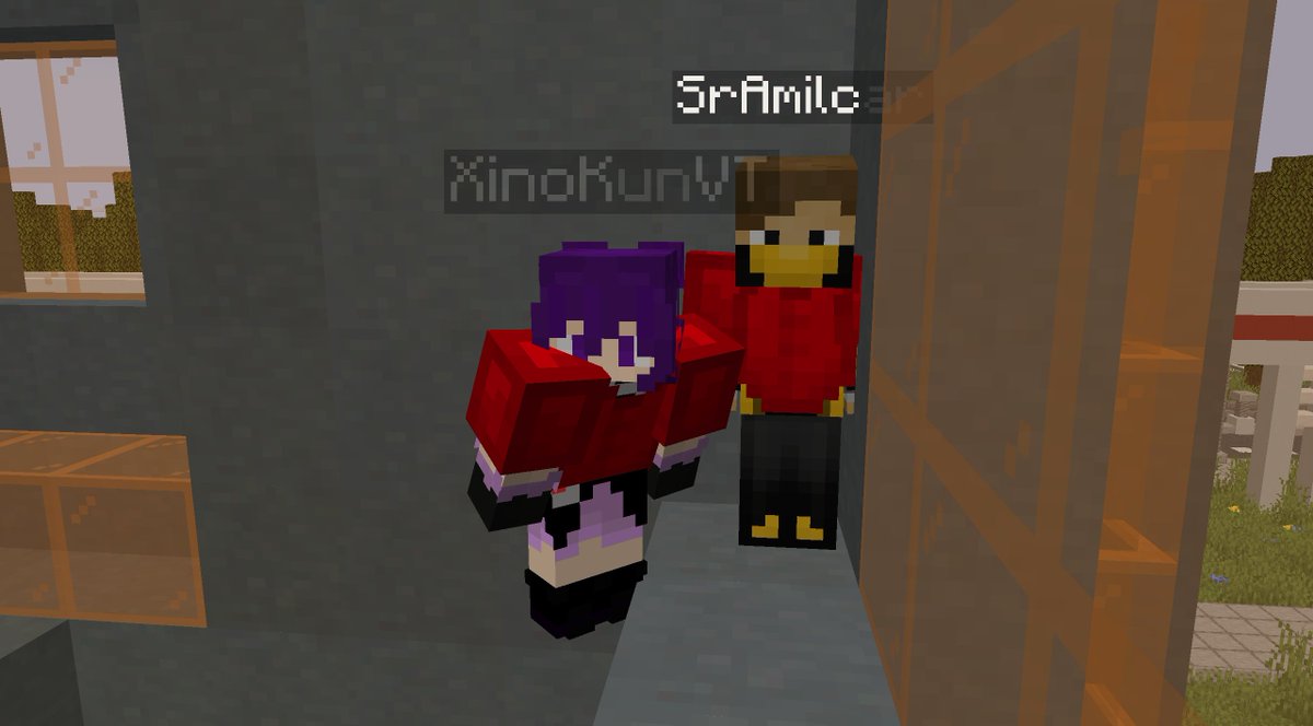 XinitoKun's tweet photo. Bueno no llegamos a la final, fue bonita la experiencia y me la pase muy bien en el evento, me dio mucha ilusión participar, tuve también la oportunidad de sacarme foto con creadores de contenido que admiro y veo. @InBordercraft gracias por la oportunidad 💜. https://t.co/JHXRsoJg66