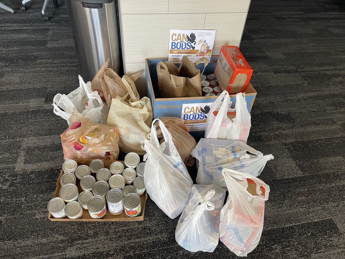 EState_Softball's tweet photo. Our Hornet Softball family showed up BIG this weekend helping us with the canned food drive on campus! 👍🏻🙏🏻 Thank you all so much for thinking of and serving others! #canthebods #corkyscupboard #blackandgold #stingersup https://t.co/GqpZXaPqaH