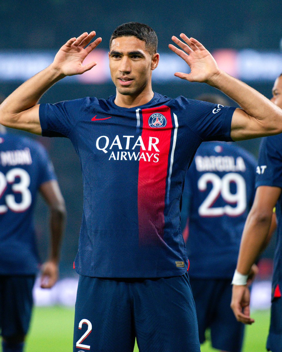 AchrafHakimi's tweet photo. Le classico est parisien! 🔴🔵 https://t.co/kg7XKluHD5
