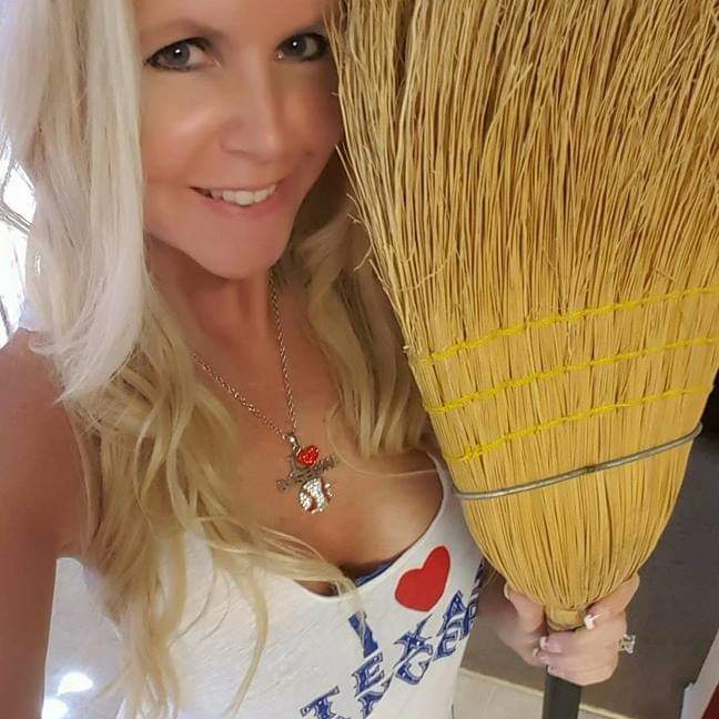 RangersBlonde's tweet photo. #SWEEEEEP! โพ๏ธโพ๏ธโพ๏ธ https://t.co/vhqvVwmGuL