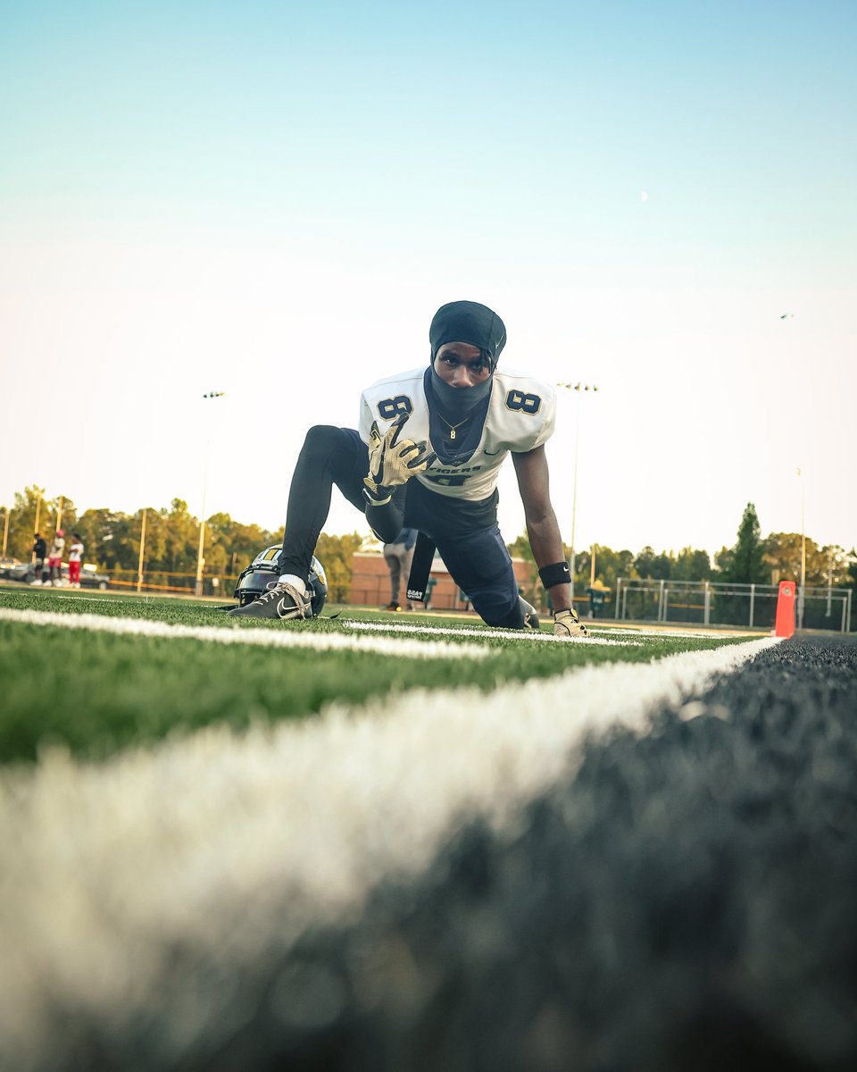 FreemanLilrich's tweet image. Feels great To wake up 5-0 on a Sunday Morning. Proud of my Squad. #keepchoppinwood #outworkyesterday @CoachJTW @DCTIGERS_FB