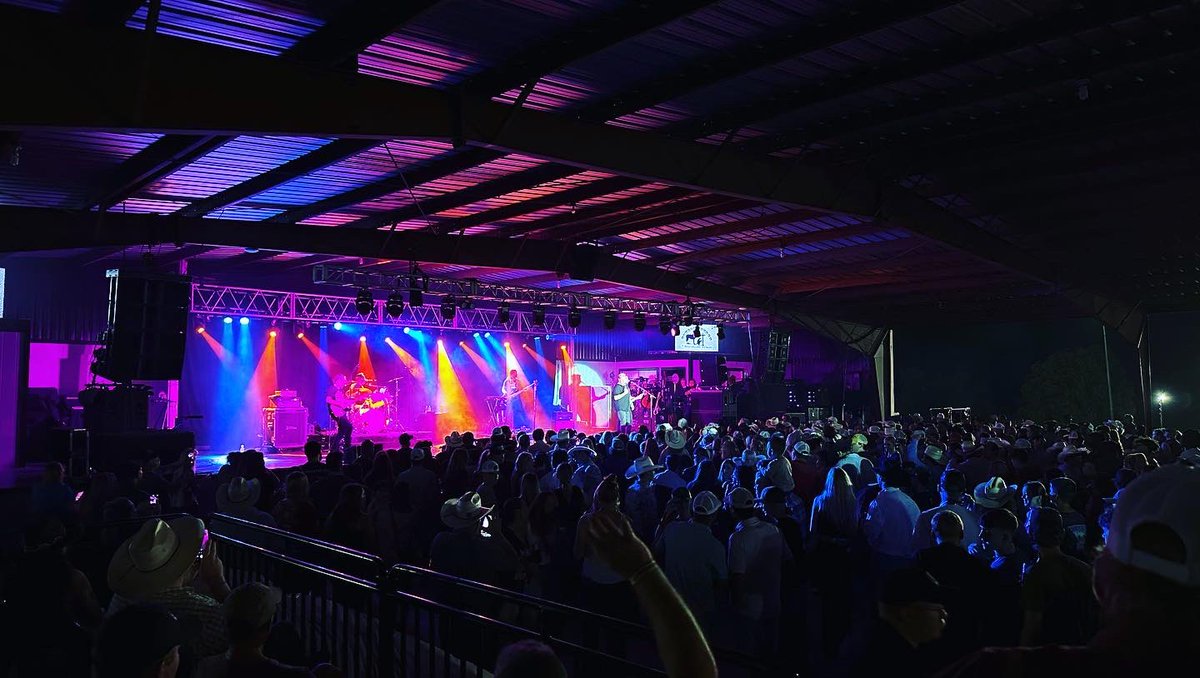 Washington County Fair, y’all showed UP last night. HOT DANG. I’ll never get sick of seeing each and every one or you. Thank you 🙏🙏🙏