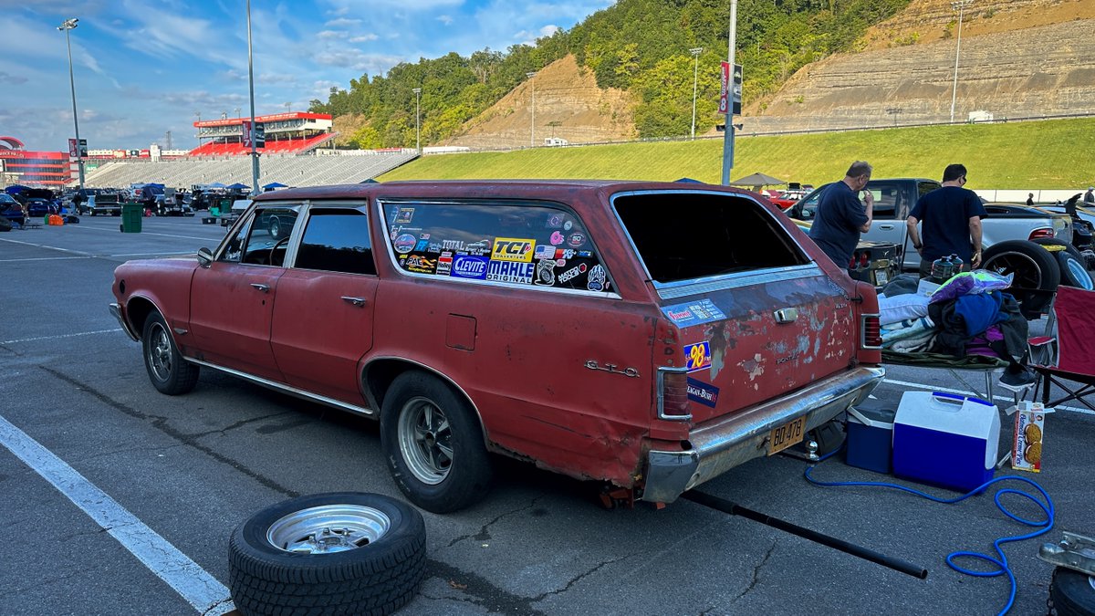 TCIAuto's tweet photo. HOT ROD Drag Week was awesome and this bad boy was rocking at TCI sticker!!!
#tci #tcitechnology #tciautomotive
#transmission #racingtransmission #torqueconverter #fourspeed #4speed #sixspeed #6speed #shifter #flexplate #NHRA #racing #carparts #racingcarparts #gofast https://t.co/kLrUcbeckD