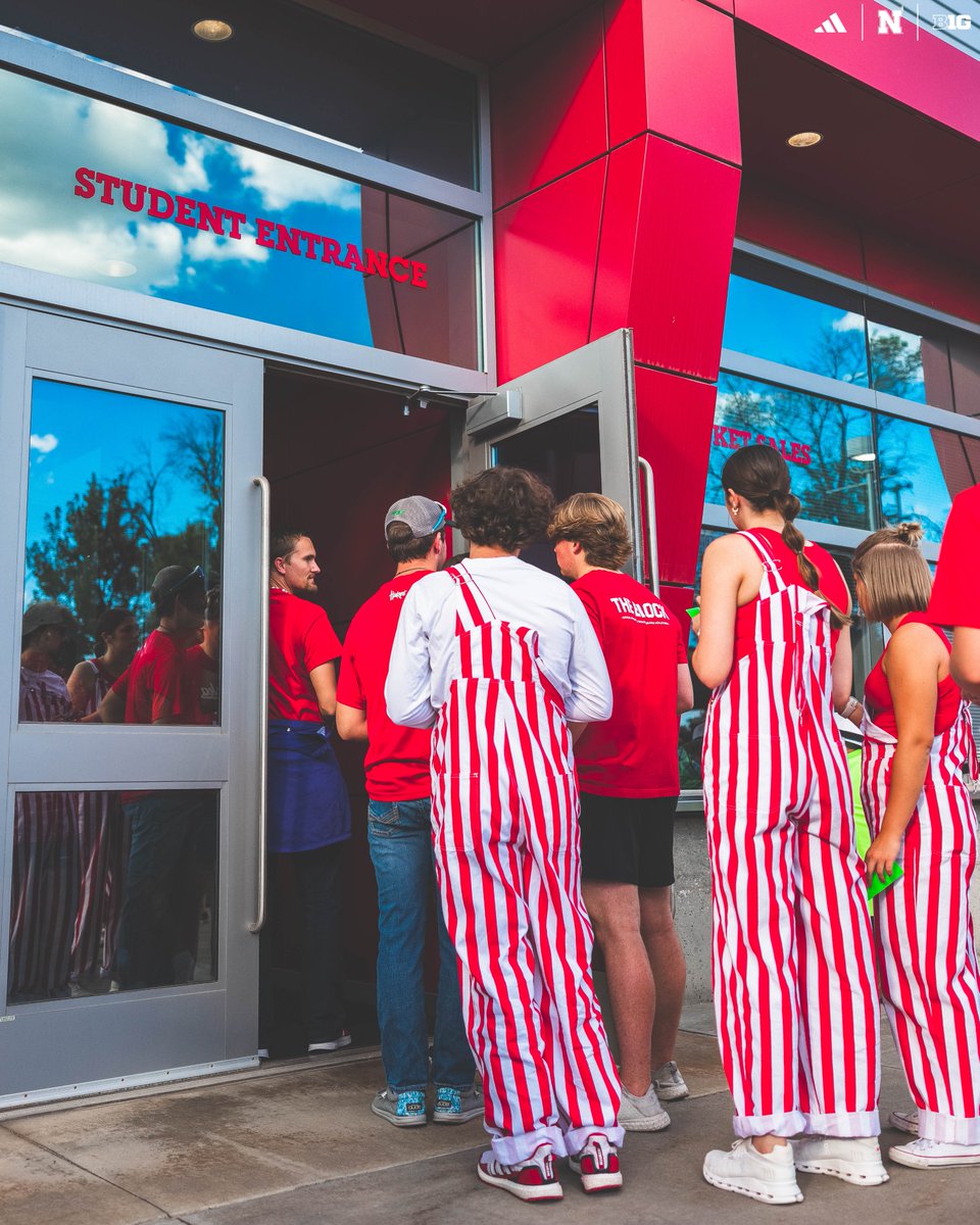 HuskerVB's tweet photo. 📂 Things
  ↳ 📂 You Love To See
         ↳ 📂 Husker Nation https://t.co/fgbLqhCE7x