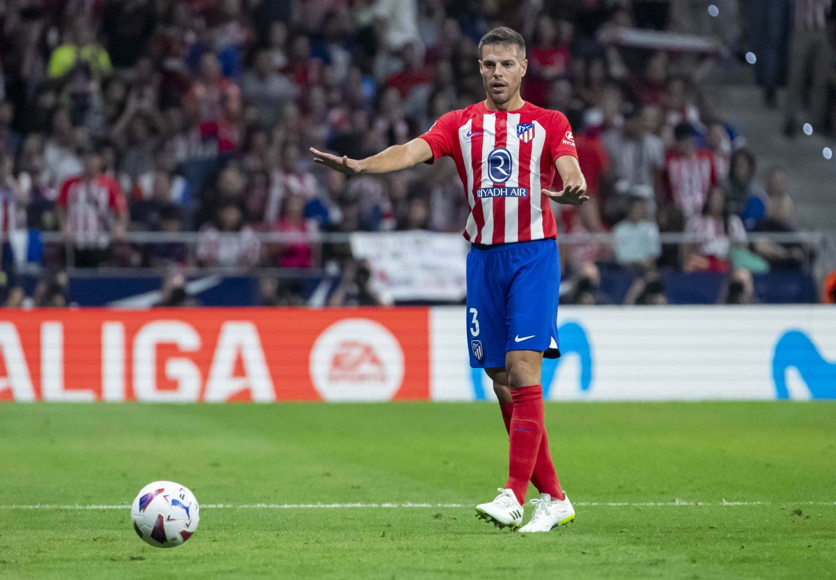 CesarAzpi's tweet photo. ¡Vaya noche! 🔴⚪️ 
Menudo ambientazo 🔥 https://t.co/xvGLmayi2B