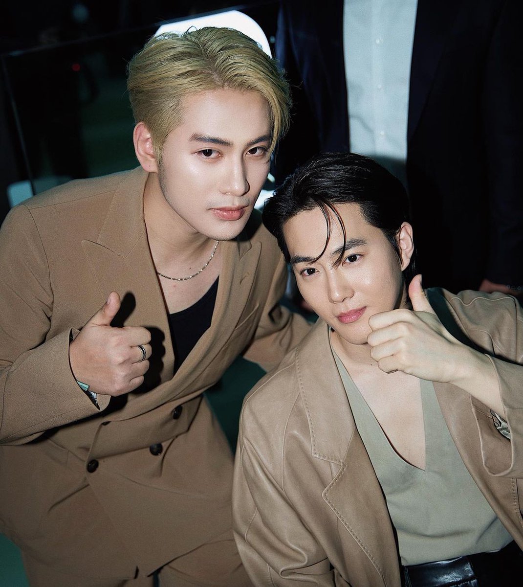 SUHOLOOK's tweet photo. SUHO with Kind Magazine Chief Editor Adrian Wang
#HUGOBOSS_SUHO 
#BossSUHOinMilan
#Suho #수호 https://t.co/38w2G7CFRz