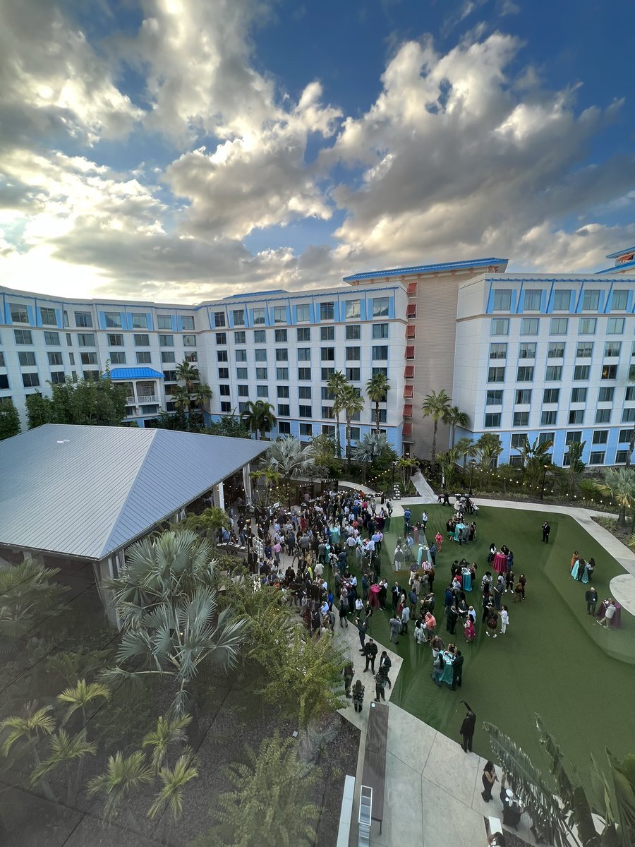 LA GRAN BIENVENIDA at #USHCCORLANDO23 We’re kicking off the largest convening of #HispanicBusiness leaders in the country con sabor ✨see you later at #CityWalk <a href="/UniversalORL/">Universal Orlando Resort</a> where the party continues!