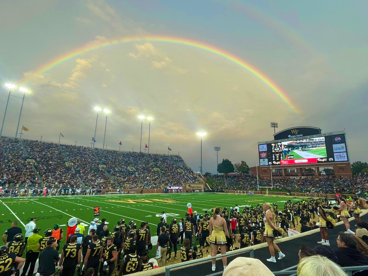 BrendenAnes's tweet photo. AWESOME visit yesterday @WakeFB 🎩#GoDeacs https://t.co/Y9kjr568W8