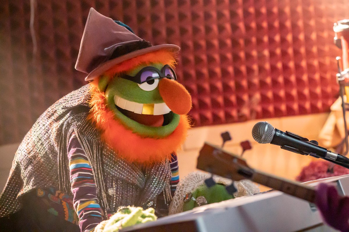 TheMuppets's tweet photo. Dr. Teeth wishes you a most melodious and mellifluous Monday, as well as a wonderfulated and wondrificous week! 🎶🎹 🎶 https://t.co/d70MiOawTb