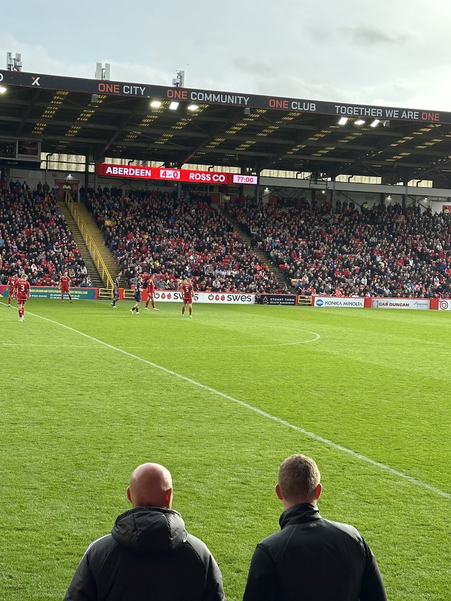 Glad I decided to go in the end. Great team effort today, some outstanding performances and a long overdue win <a href="/AberdeenFC/">Aberdeen FC</a> 
Think these two were also happy with the result 👏