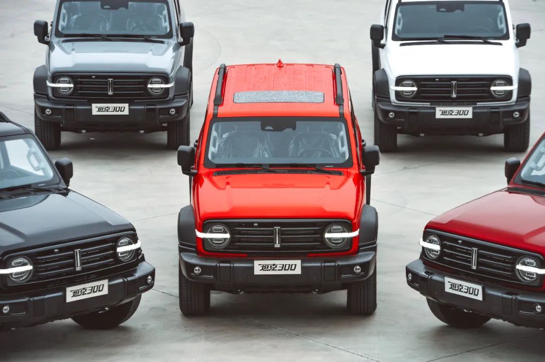 yongchuan06's tweet photo. ๐ "Tank 300," made in Yongchuan, wins China's Gold Design Award! A game-changer in off-road adventures, Combining intelligence, luxury, and off-road capabilities, it breaks new ground in the adventure and off-road segment.๐ฅ๐ #ManufacturingBase #Yongchuan https://t.co/lZY14qhLok