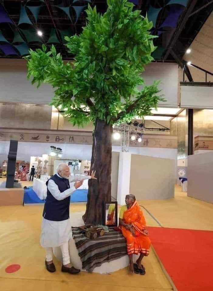 Rushireddy0303's tweet image. కోట్లు ఖర్చు పెట్టి
స్టూడియో లో పేదరికం సెట్ వేసి పేదల్ని ఓదారుస్తున్న విశ్వనటుడు,
విషగురువు.😂😂😂

@narendramodi @AmitShah @BJP4India #fakephotograph #fakepm #fakemodi #byebyemodi