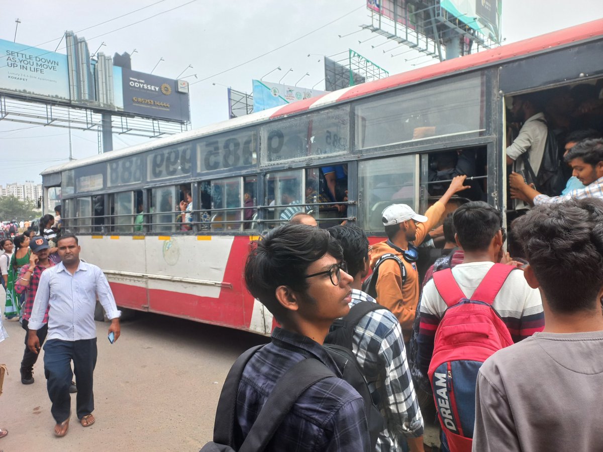 vinodkumarj620's tweet photo. Thanks for providing sufficient ordinary buses @tsrtcmdoffice 👏
Feeling gratefull!  @TSRTCHQ 
505 buses 
In shankarpalli route! https://t.co/jSDlvk7kZv