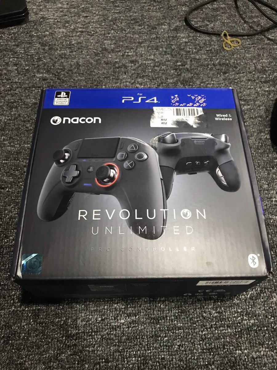 AhmadSolihim's tweet photo. @mumuedstar @najmi Boleh la compare experience bila guna controller nacon ni 😂 https://t.co/T5ksWnCt3n